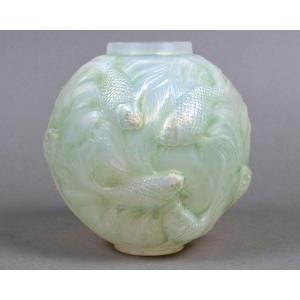 1924 René Lalique - Vase Formose Opalescent Glass With Green Patina