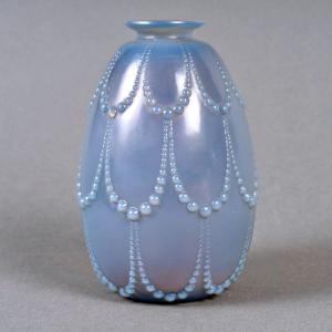 1925 René Lalique - Vase Perles Opalescent Grey Agate Glass