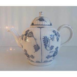 Meissen Teapot, Model 298, Camillo Marcolini Period, 1780–1790, Blue Onion Decoration Under The Co