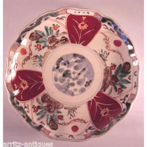 Antique Japanese 19th-century Polychrome Imari Porcelain Plate With Lobed Rim, 22 Cm