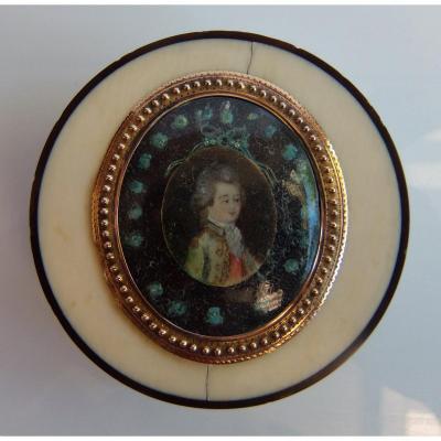 Box XVIII ° Ivory Gold Tortoise Miniature Gold Rim Diam 5.8