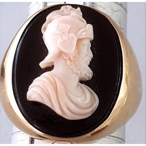 Yellow Gold Chevaliere Ring With Sculpted Cameo On Agate - 19th Century