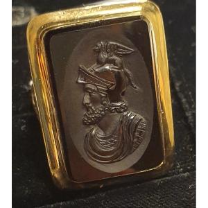 Silver & Gold Ring With Intaled On Agate