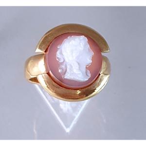 Yellow Gold Ring With Agate Cameo