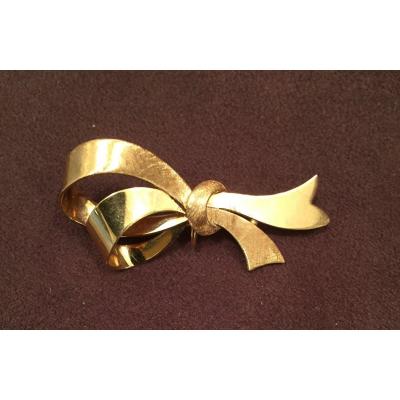 Knot Brooch With Yellow Gold Hook