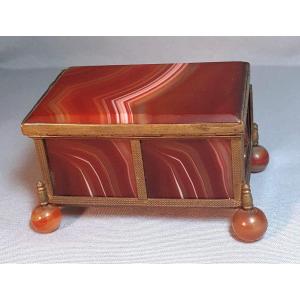 BOÎTE à PANNEAUX d'AGATE MONTEE SUR 4 PIEDS BOULE d'AGATE