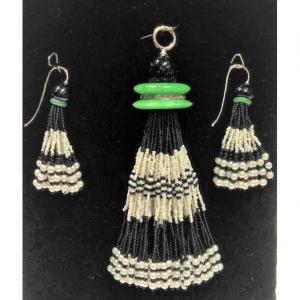 Set Consisting Of A Large Pompom And 2 Earrings