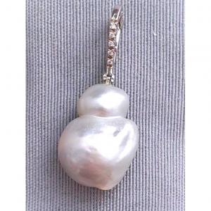 PENDENTIF PERLE  MER DU SUD  - BELIERE OUVRANTE OR BLANC et DIAMANTS