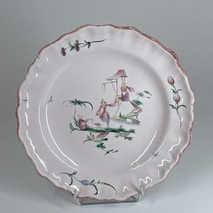 Moustiers Earthenware Plate With Chinese Decoration - Ferrat Factory - 18th Century