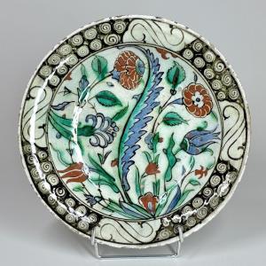 Iznik Ceramic Dish With Palm Frond Motif - Circa 1600