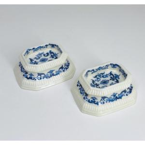 Saint-cloud - Pair Of Salt Cellars Decorated With Lambrequins - Early Eighteenth Century