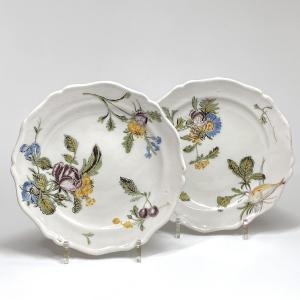 Marseille (fauchier) - Pair Of Plates Decorated With Fish And Fruit - Eighteenth Century