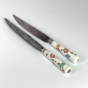 Two Chantilly Porcelain Knives With Kakiemon Decoration - Eighteenth Century