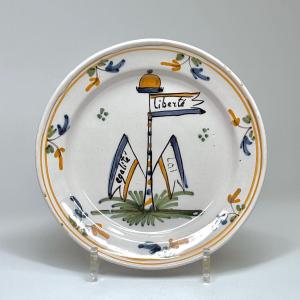 Rare Roanne Plate With Revolutionary Decoration - Eighteenth Century