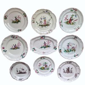 Set Of Nine Earthenware Plates And Dishes With Chinoiserie Decoration - 18th-19th Century