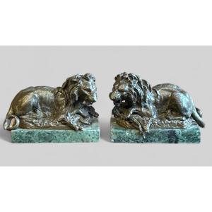 Pair Of Lions In Bronze XIX Period Marble Bases