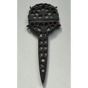 Openwork Wrought Iron Scissor Case - France, 17th Century 