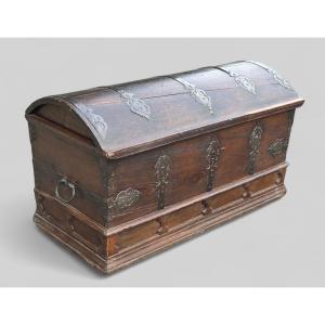 Important Oak Chest With Domed Top And Rich Wrought Iron Decoration, 17th Century 