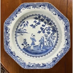 Important Octagonal Dish In Blue And White Chinese Porcelain, 18th Century 