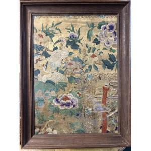 Antique Fragment Of Chinese Embroidery, 18th Or Early 19th Century - Chinese - Tapestry - Fabric