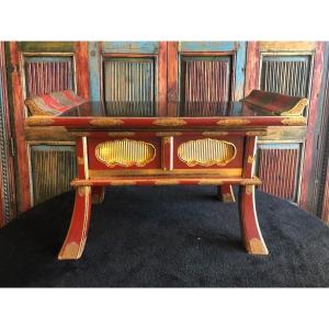 Old Altar Table - Japan - Lacquer Enhanced With Chiselled And Gilded Metal Elements Edo Period