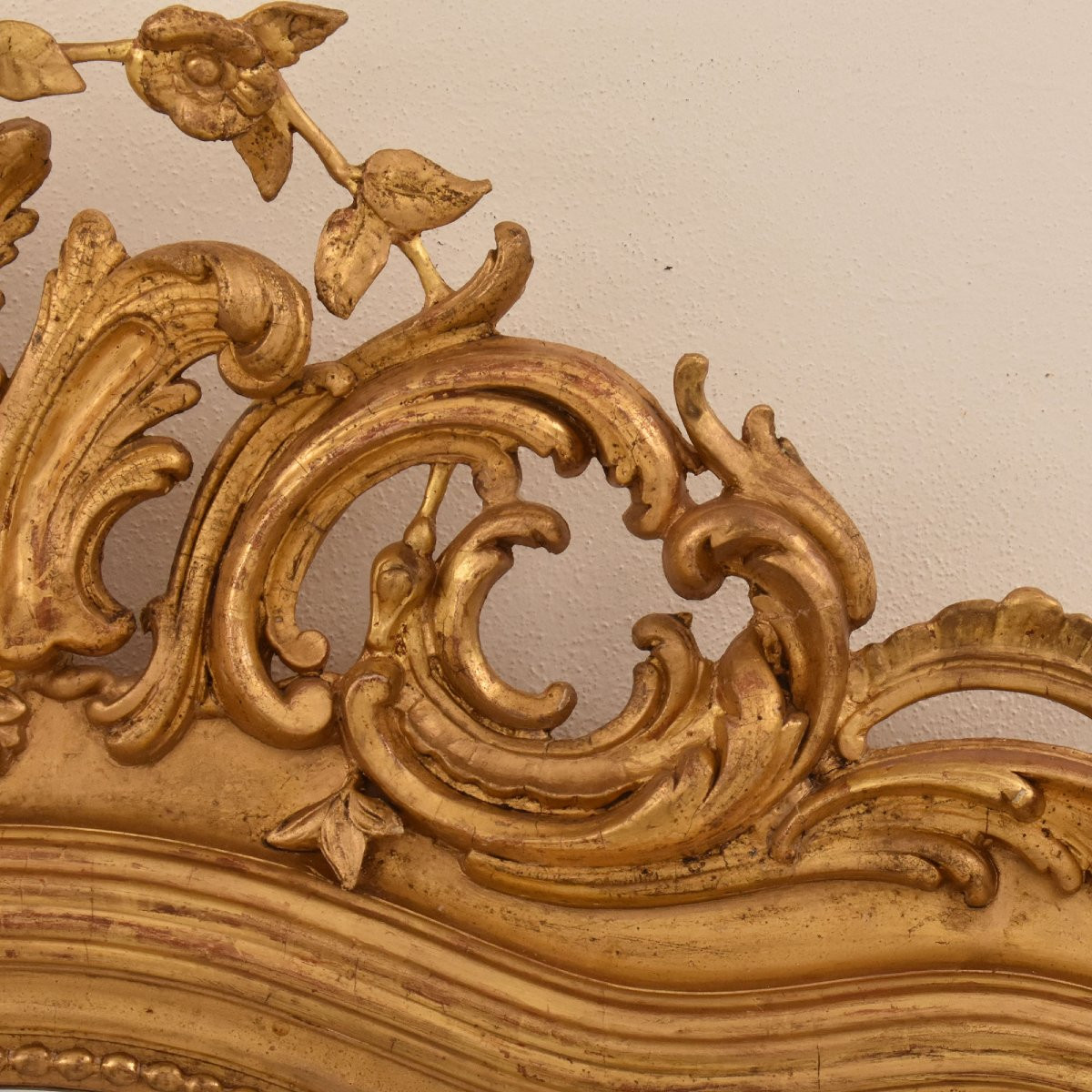 SPECCHIO ANTICO CON CIMASA FLOREALE, LUIGI FILIPPO, CORNICE DORATA, XIX SECOLO. (SPC204/1)-photo-3