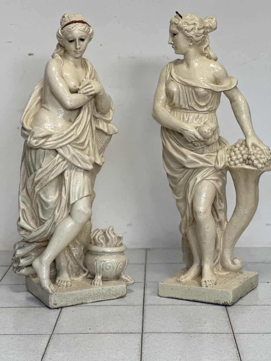 Coppia di statue in graniglia di pietra. Epoca primi 900. H 94 cm