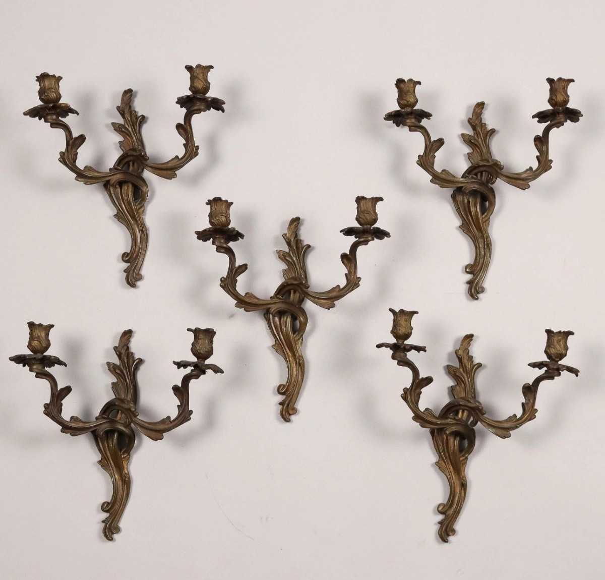 Gruppo di cinque applique a due luci in bronzo. XIX secolo-photo-1