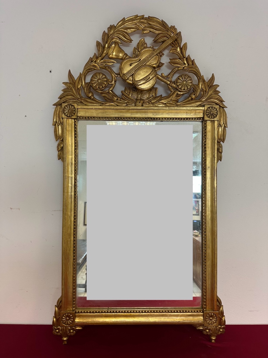 Specchiera in legno intagliato e dorato a foglia. Toscana epoca impero prima metà 800