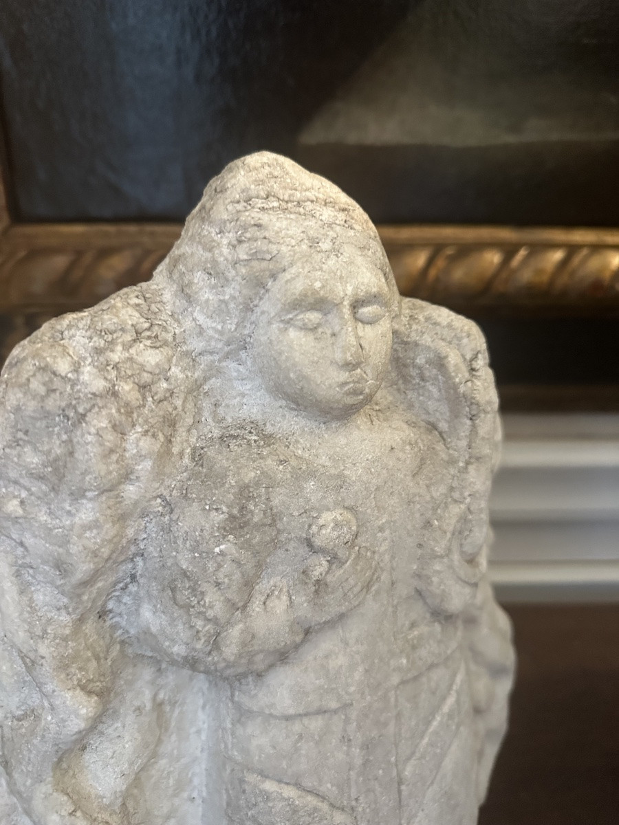 Madonna scultura in pietra fine 500-photo-3