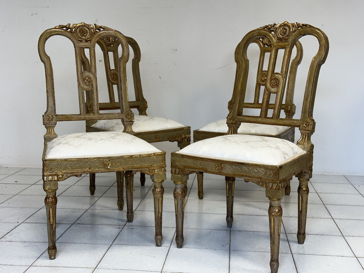 Gruppo di quattro sedie Luigi XVI laccate e dorate. XVIII secolo. Restaurate