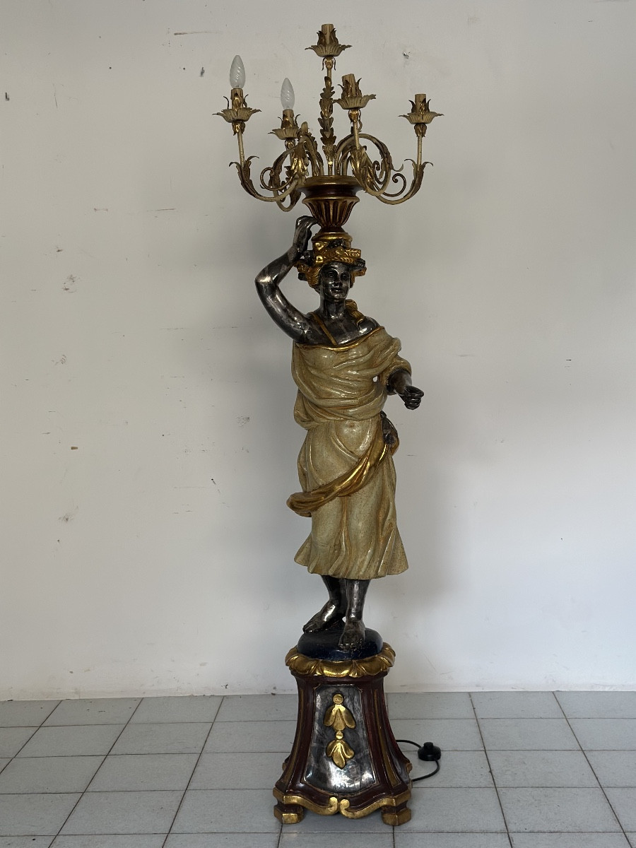 Lampada da terra. Moro di Venezia legno scolpito laccato dorato XX secolo