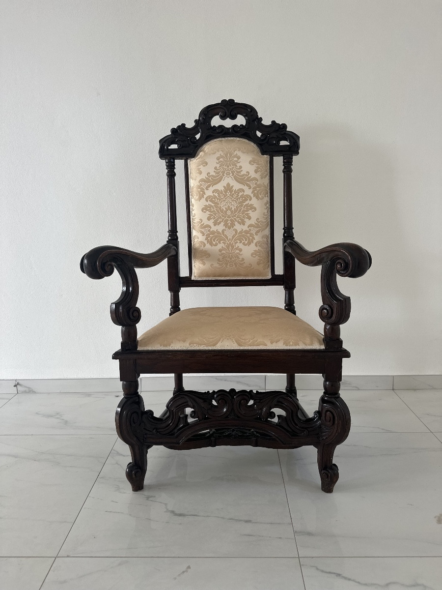 Poltrona in noce Luigi XV. Bologna prima metà del’700