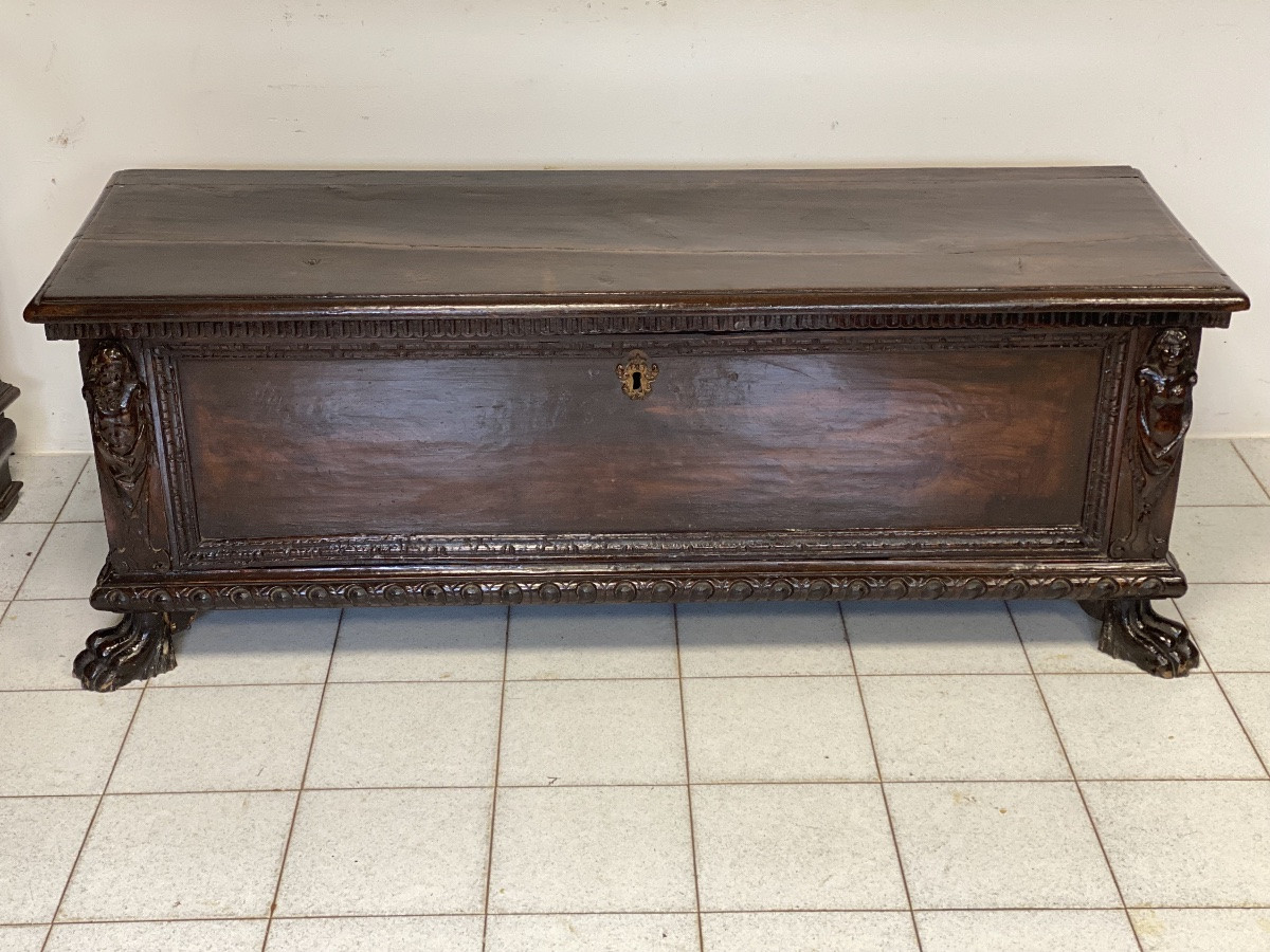 Cassapanca lombarda in noce . XVII secolo-photo-2