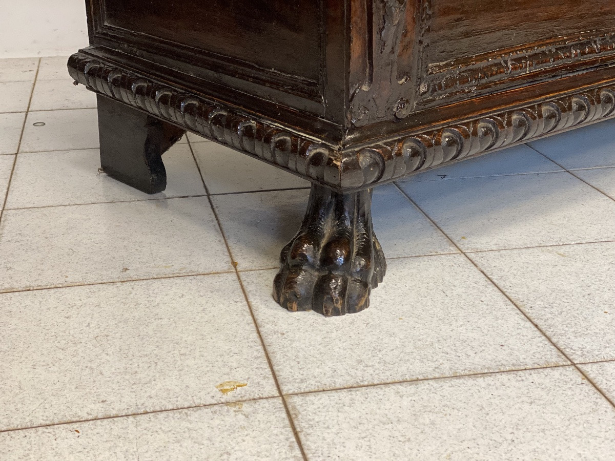 Cassapanca lombarda in noce . XVII secolo-photo-5