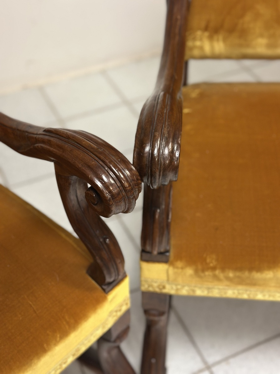 Coppia di troni a ossa di montone . Lombardia fine 600-photo-3