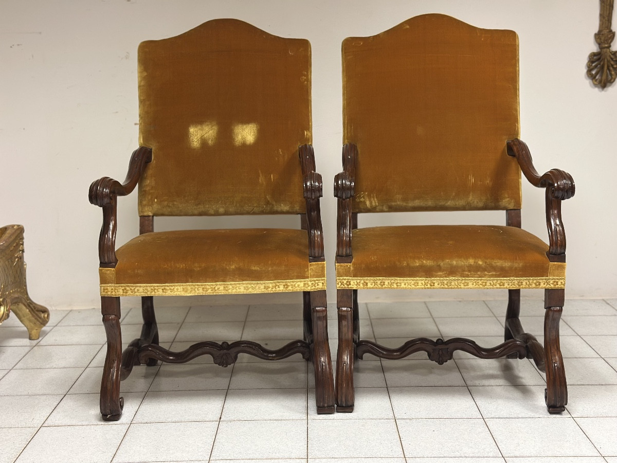 Coppia di troni a ossa di montone . Lombardia fine 600