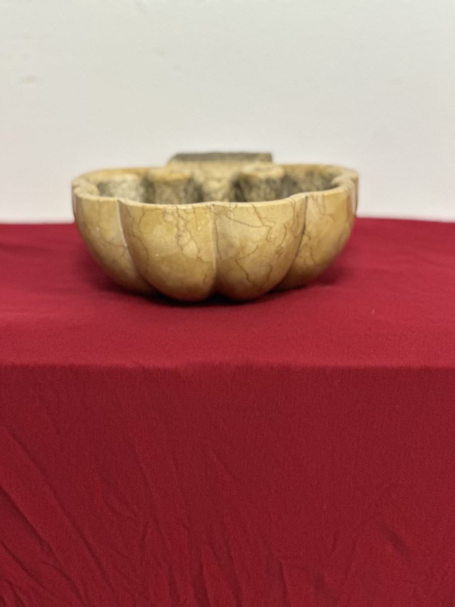 Acquasantiera in marmo giallo Siena . XIX secolo-photo-3