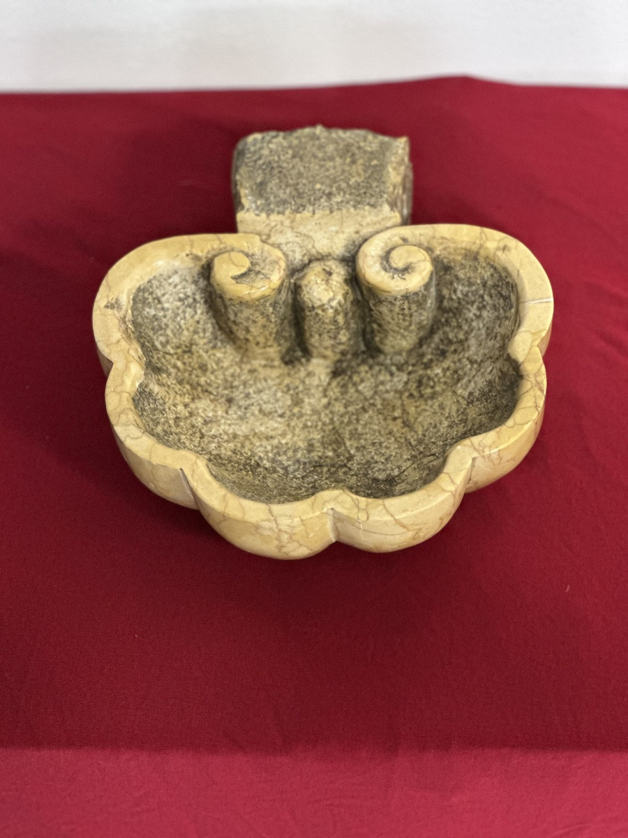 Acquasantiera in marmo giallo Siena . XIX secolo-photo-4