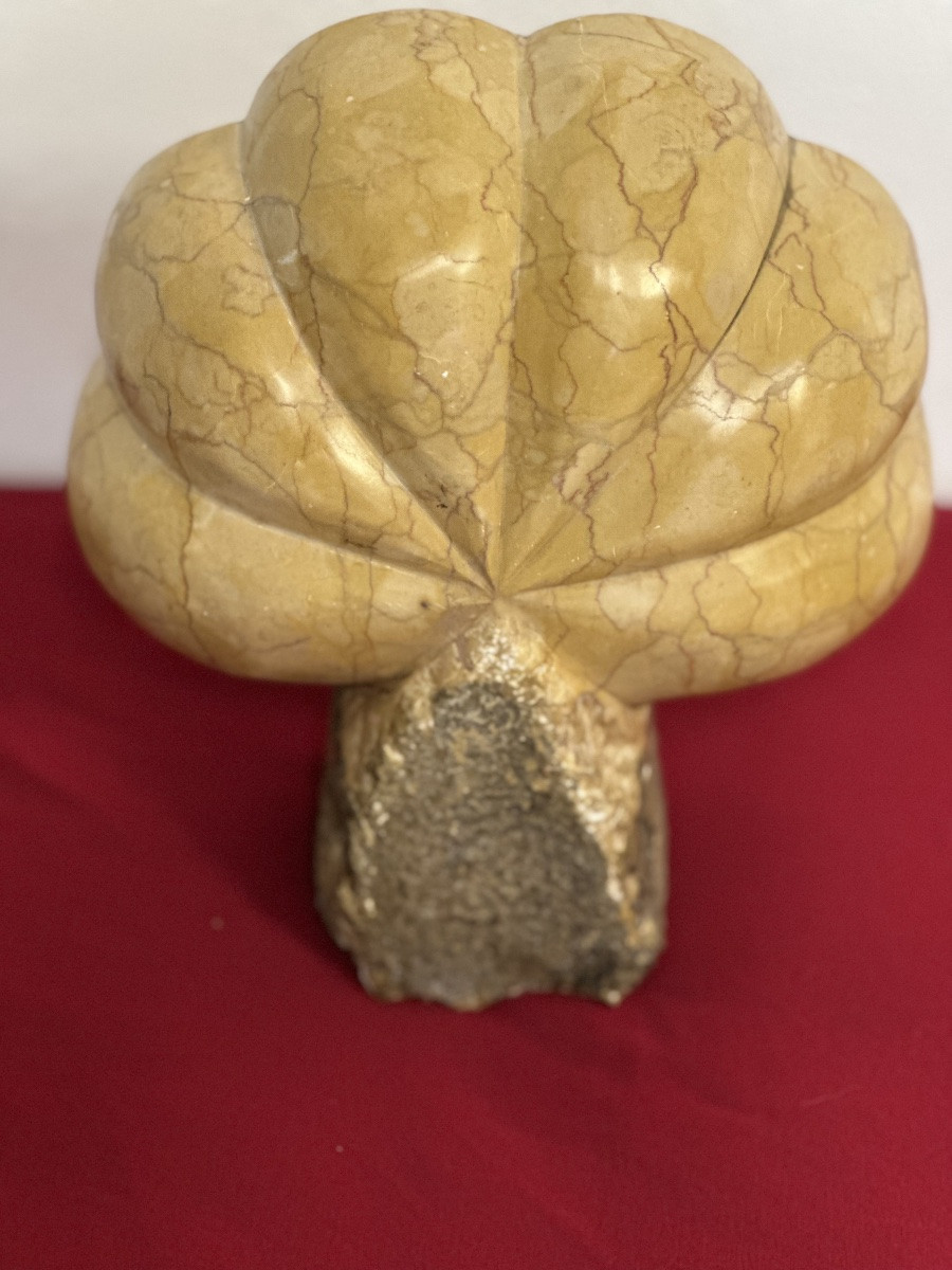 Acquasantiera in marmo giallo Siena . XIX secolo-photo-7