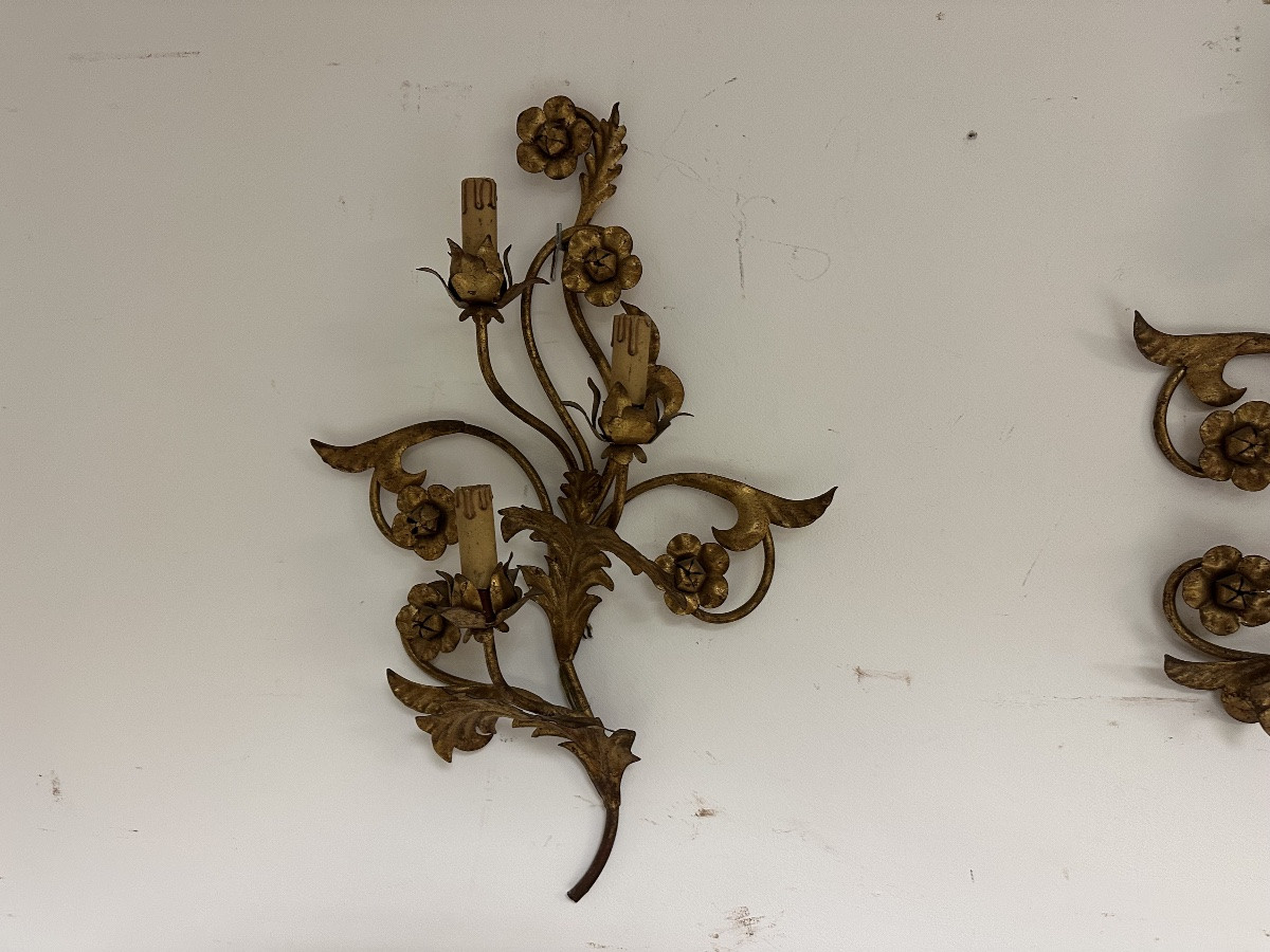 Tre appliques in metallo dorato a motivi floreali. XIX secolo-photo-5