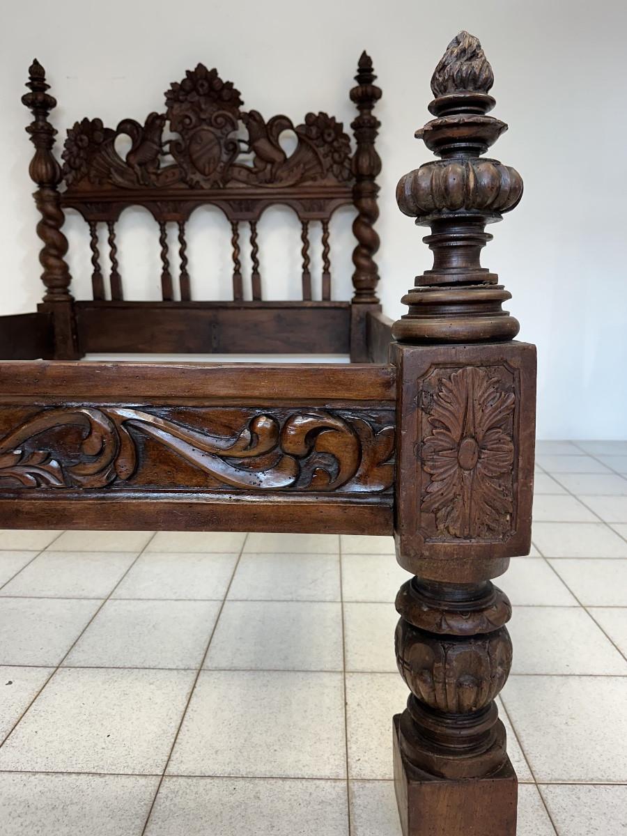 Letto scolpito in noce . Lombardia XVII secolo-photo-2