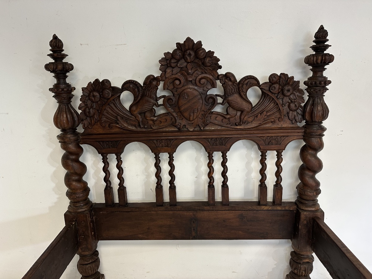 Letto scolpito in noce . Lombardia XVII secolo-photo-4