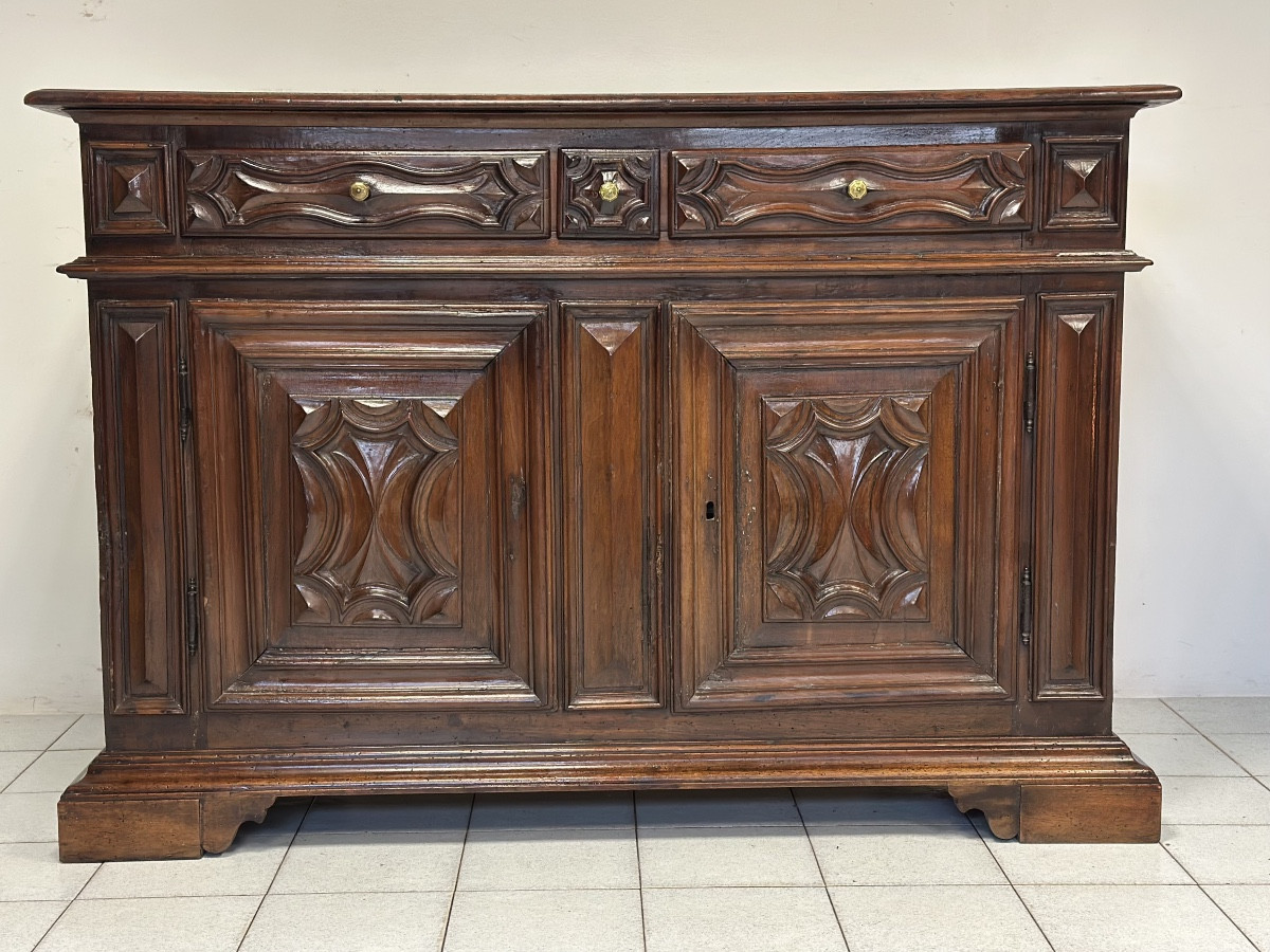 Credenza in noce. Liguria / Piemonte / inizio XVIII secolo
