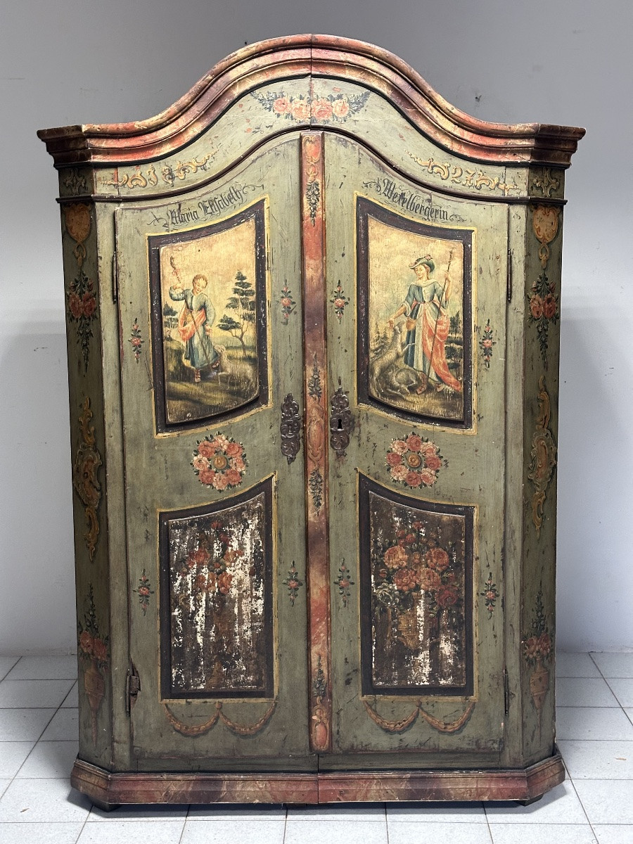 Armadio dipinto laccato tirolese con cappello a gendarme epoca metà 700.-photo-1