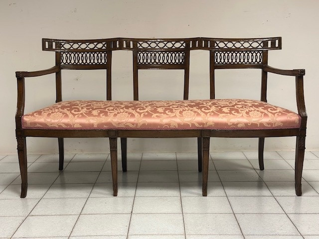 Divano Luigi XVI in noce. Venezia fine 700 Prezzo di listino-photo-1