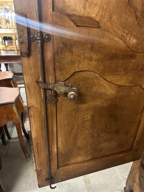 Armadio provenzale in noce . XVIII secolo ( restaurato )-photo-4