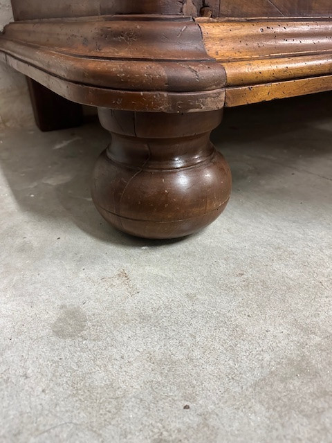 Grande armadio in noce da sagrestia. Parigi primi dell'700-photo-2