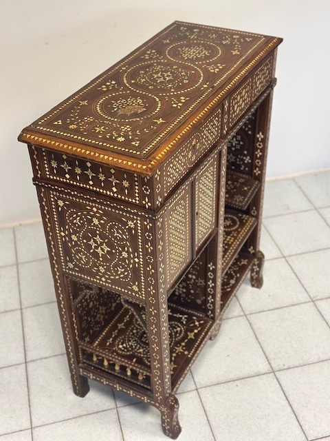 Credenza intarsiata alla maniera di Adriano Brambilla . Milano fine XIX secolo-photo-2