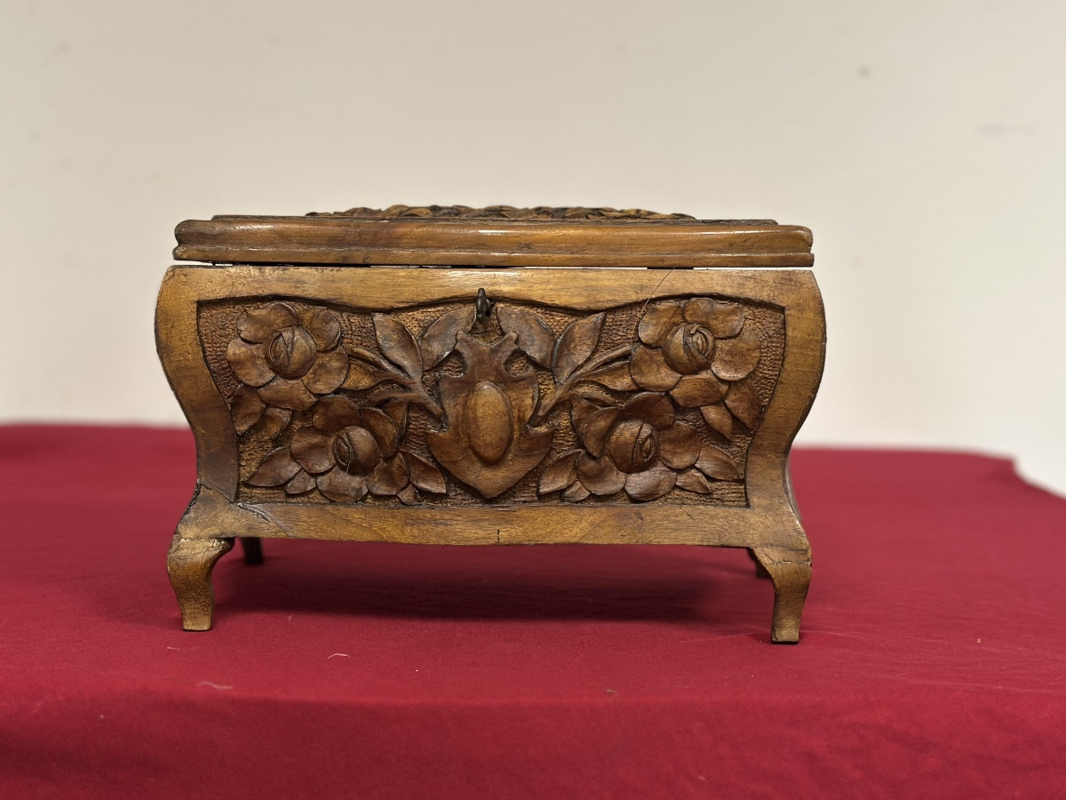 Modellino di un cassettone Luigi XV epoca XIX secolo